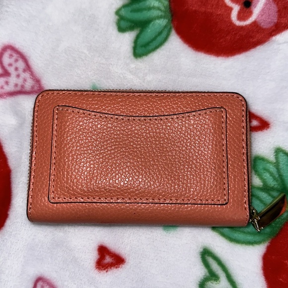 MICHAEL KORS WALLET // palm sized and coral color - Picture 3 of 3